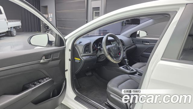 Hyundai AVANTE 2018 — photo 10