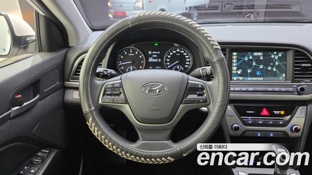 Hyundai AVANTE 2018 — photo 12