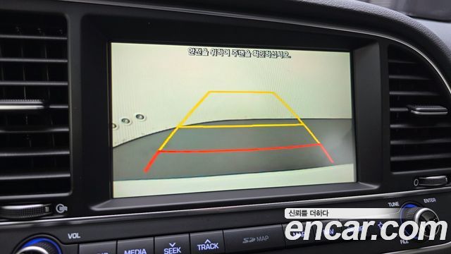 Hyundai AVANTE 2018 — photo 17