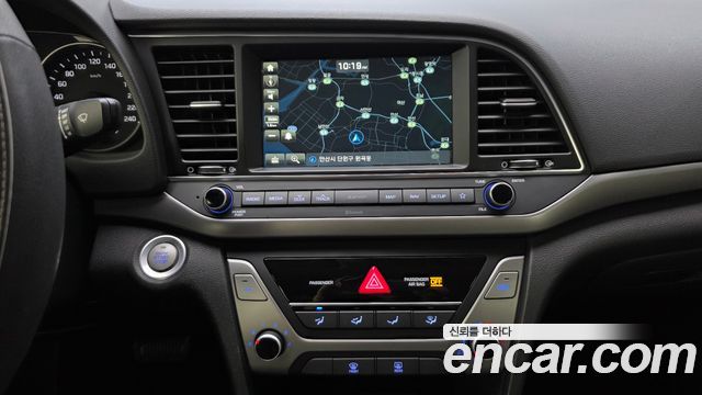 Hyundai AVANTE 2018 — photo 19