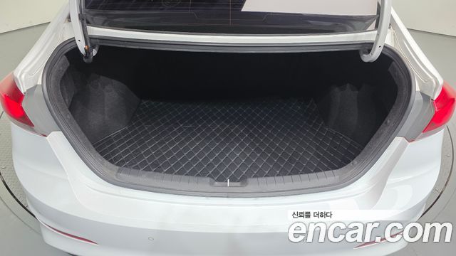 Hyundai AVANTE 2018 — photo 20