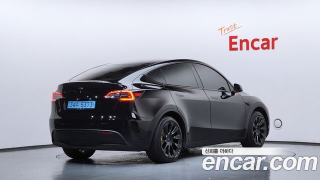 Tesla Model Y 2024 — photo 2
