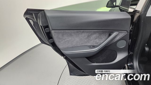 Tesla Model Y 2024 — photo 15