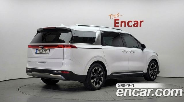 Kia Canival 2023 — photo 2
