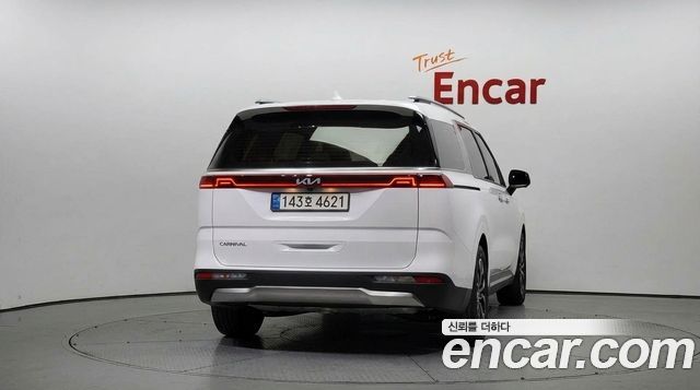 Kia Canival 2023 — photo 4