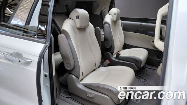 Kia Canival 2023 — photo 17