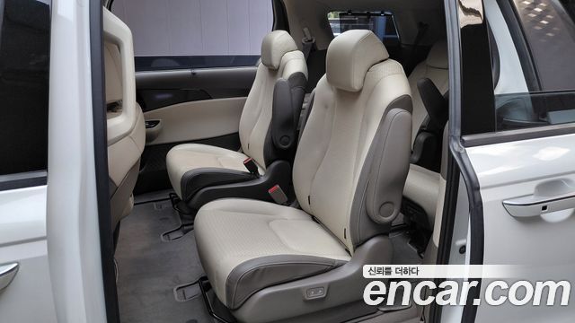 Kia Canival 2023 — photo 18
