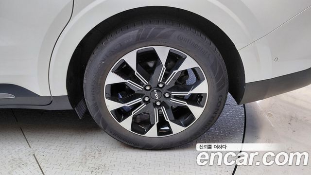 Kia Canival 2023 — photo 7