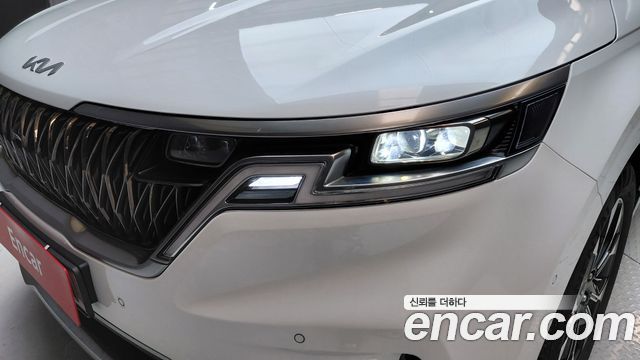 Kia Canival 2023 — photo 8