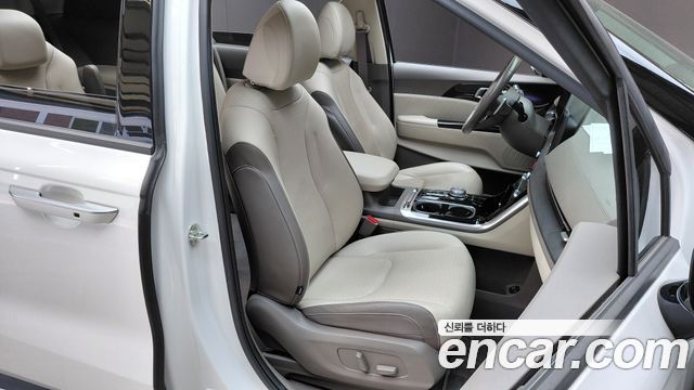 Kia Canival 2023 — photo 16