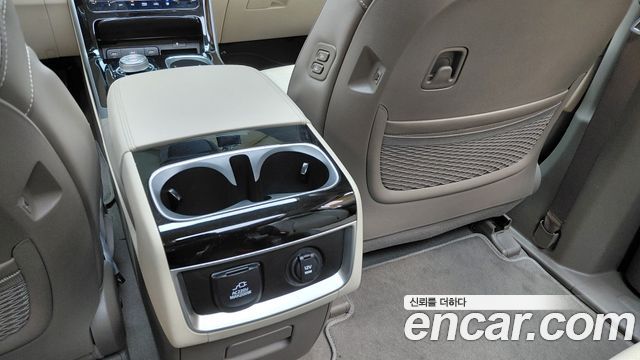 Kia Canival 2023 — photo 31