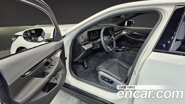 BMW 5-Series 2025 — photo 13