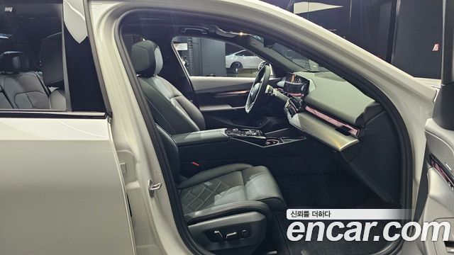 BMW 5-Series 2025 — photo 17