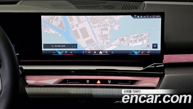BMW 5-Series 2025 — photo 20