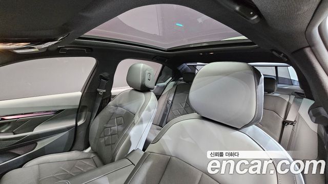 BMW 5-Series 2025 — photo 24