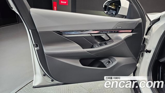 BMW 5-Series 2025 — photo 14