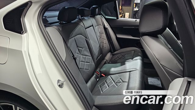 BMW 5-Series 2025 — photo 16