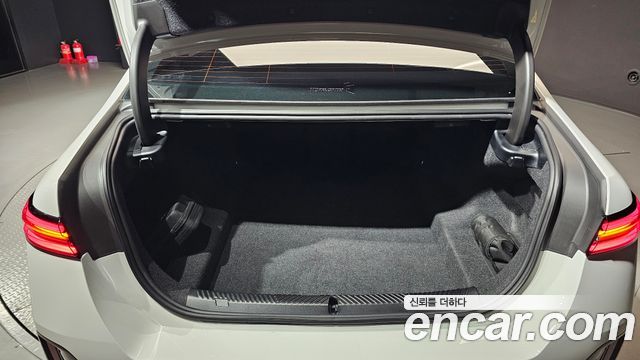 BMW 5-Series 2025 — photo 32