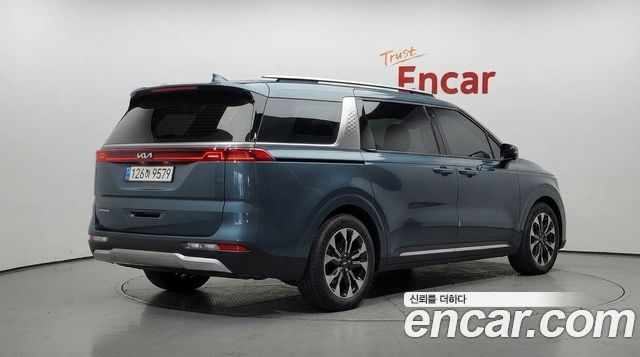 Kia Canival 2023 — photo 2