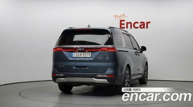 Kia Canival 2023 — photo 4