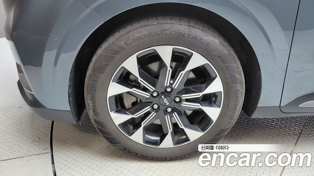 Kia Canival 2023 — photo 5