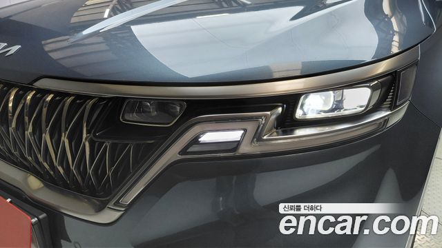 Kia Canival 2023 — photo 8