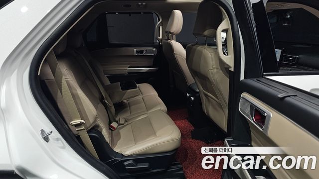 Ford Explorer 2021 — photo 17