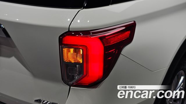 Ford Explorer 2021 — photo 9