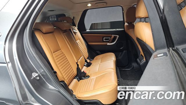 Land Rover Discovery Sport 2018 — photo 11