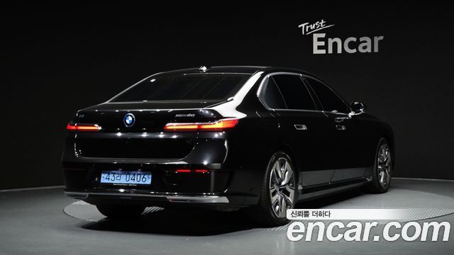 BMW i7 2023 — photo 2