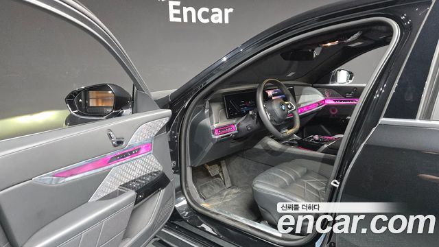 BMW i7 2023 — photo 13