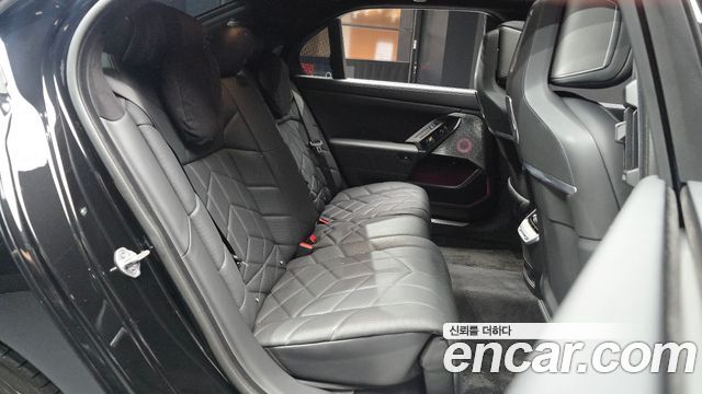 BMW i7 2023 — photo 17