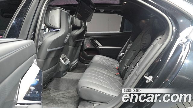 BMW i7 2023 — photo 18