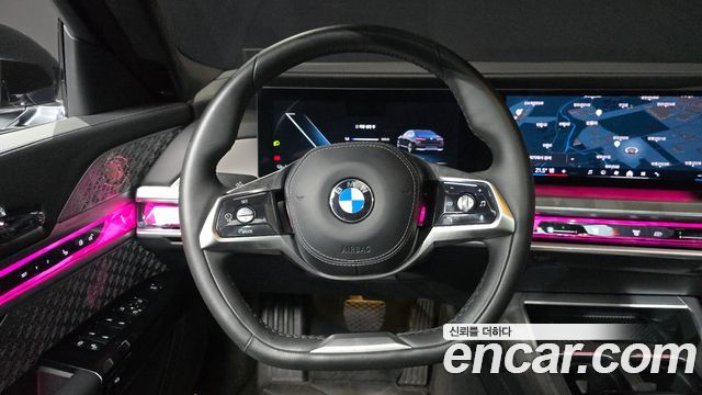 BMW i7 2023 — photo 19