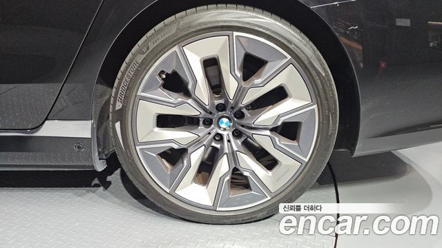 BMW i7 2023 — photo 7