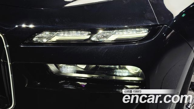BMW i7 2023 — photo 8