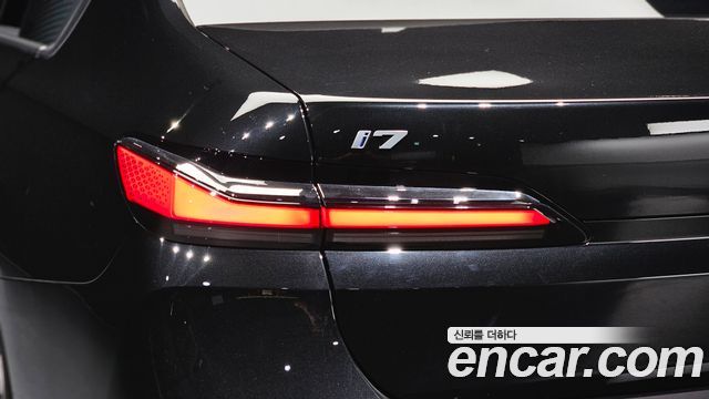BMW i7 2023 — photo 9