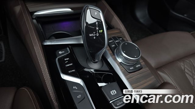BMW 5-Series 2020 — photo 12