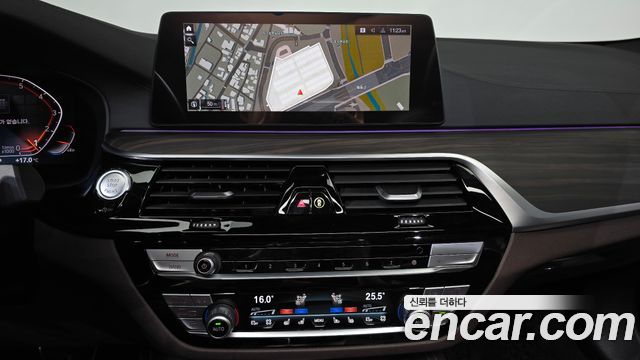 BMW 5-Series 2020 — photo 18