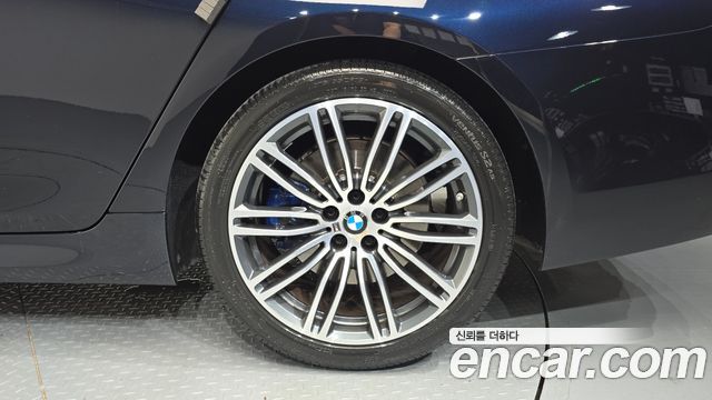 BMW 5-Series 2020 — photo 7