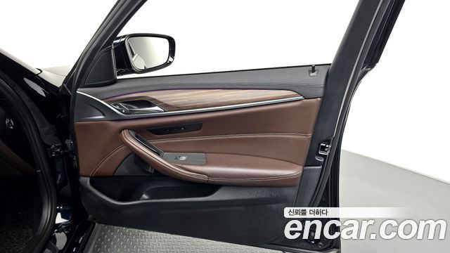 BMW 5-Series 2020 — photo 14