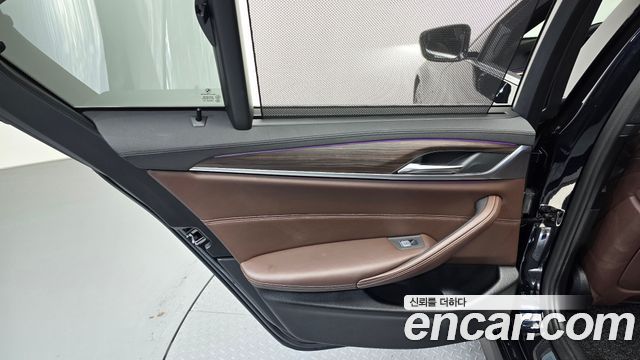 BMW 5-Series 2020 — photo 15