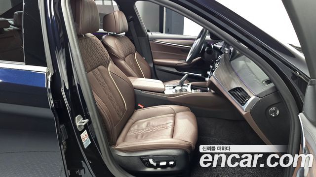 BMW 5-Series 2020 — photo 16