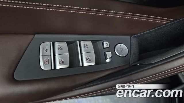 BMW 5-Series 2020 — photo 27