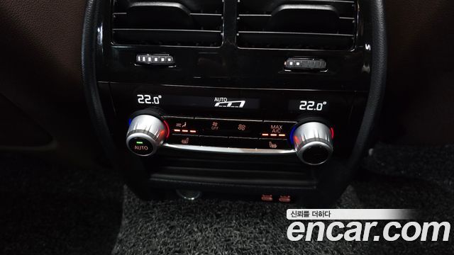 BMW 5-Series 2020 — photo 31