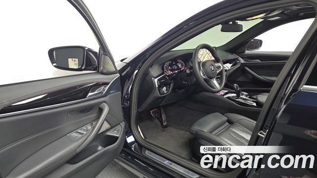 BMW 5-Series 2023 — photo 13