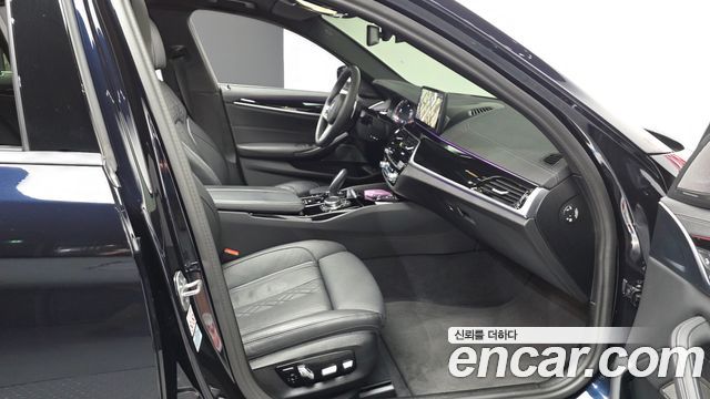 BMW 5-Series 2023 — photo 17