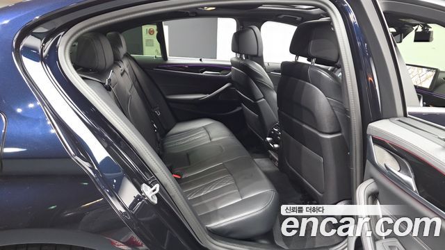 BMW 5-Series 2023 — photo 18
