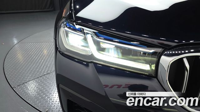 BMW 5-Series 2023 — photo 8