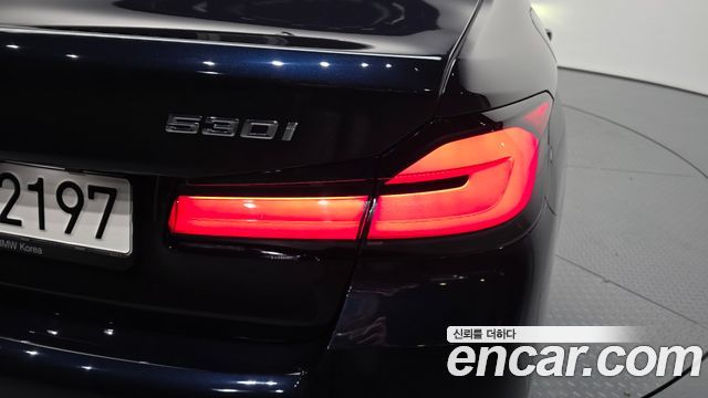 BMW 5-Series 2023 — photo 9